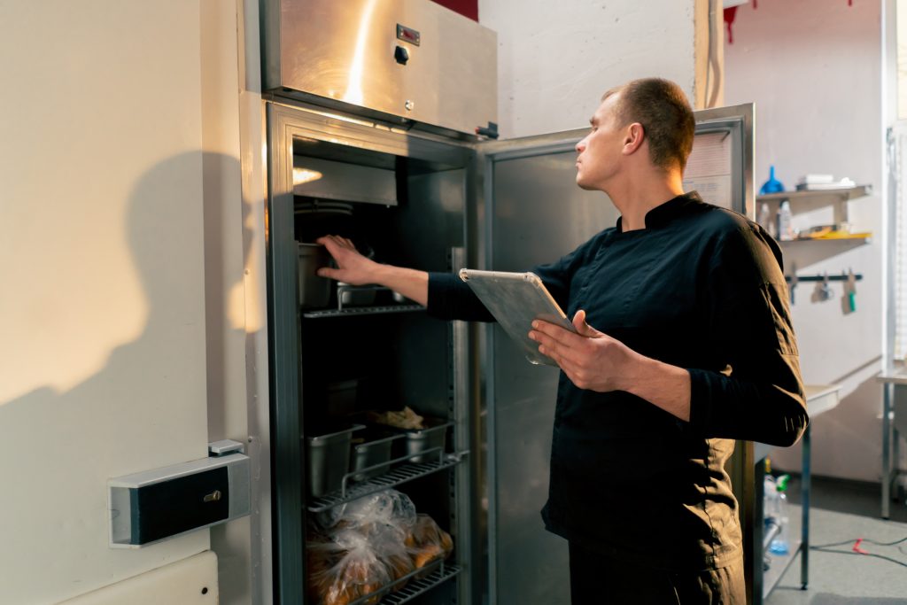 صيانة ديب فريزر توشيبا.jpg